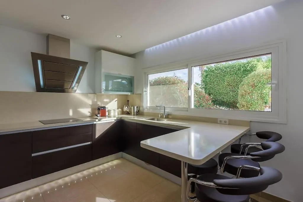 Villa Maya. Attractive Modern 4 Bedroom Villa Callao Salvaje 0*,