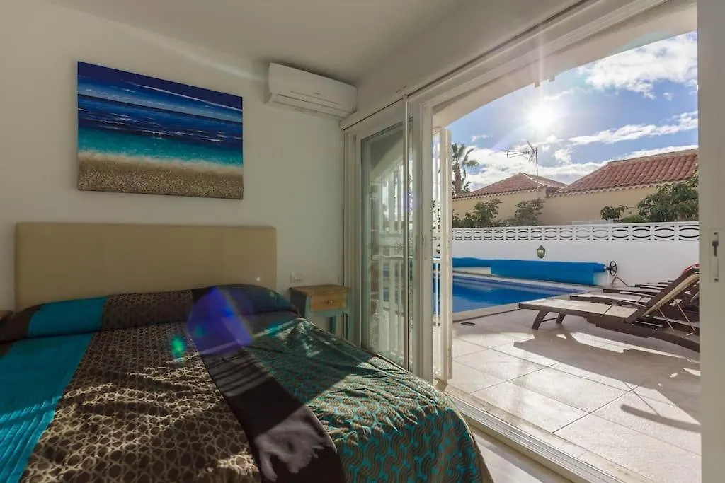 Villa Maya. Attractive Modern 4 Bedroom Villa Callao Salvaje 0*,  Hiszpania