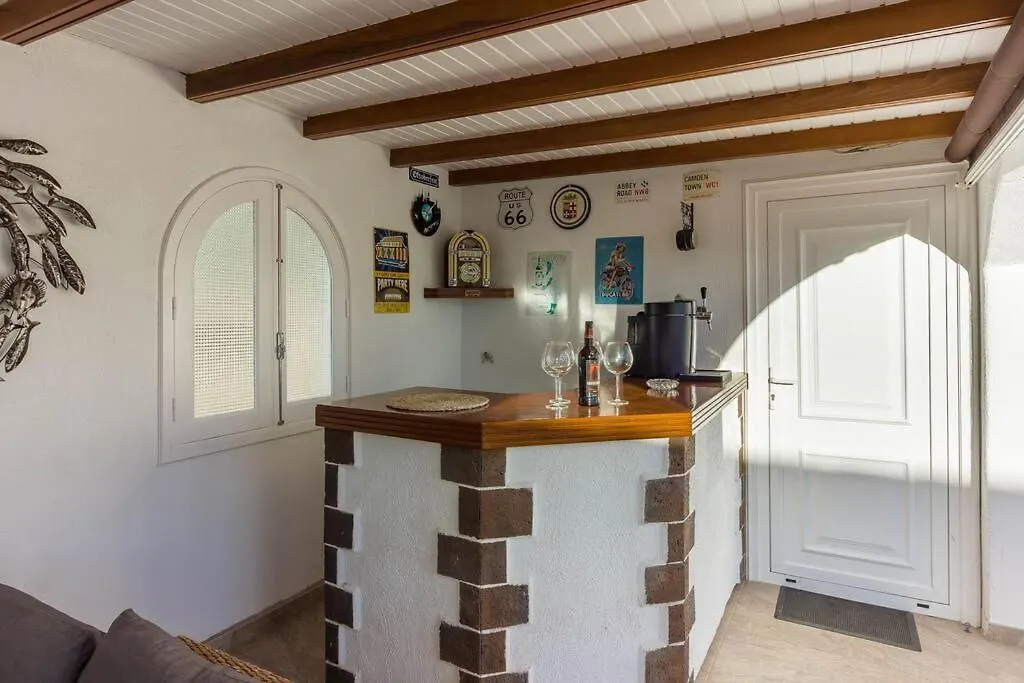 Villa Maya. Attractive Modern 4 Bedroom Villa Callao Salvaje Spanien