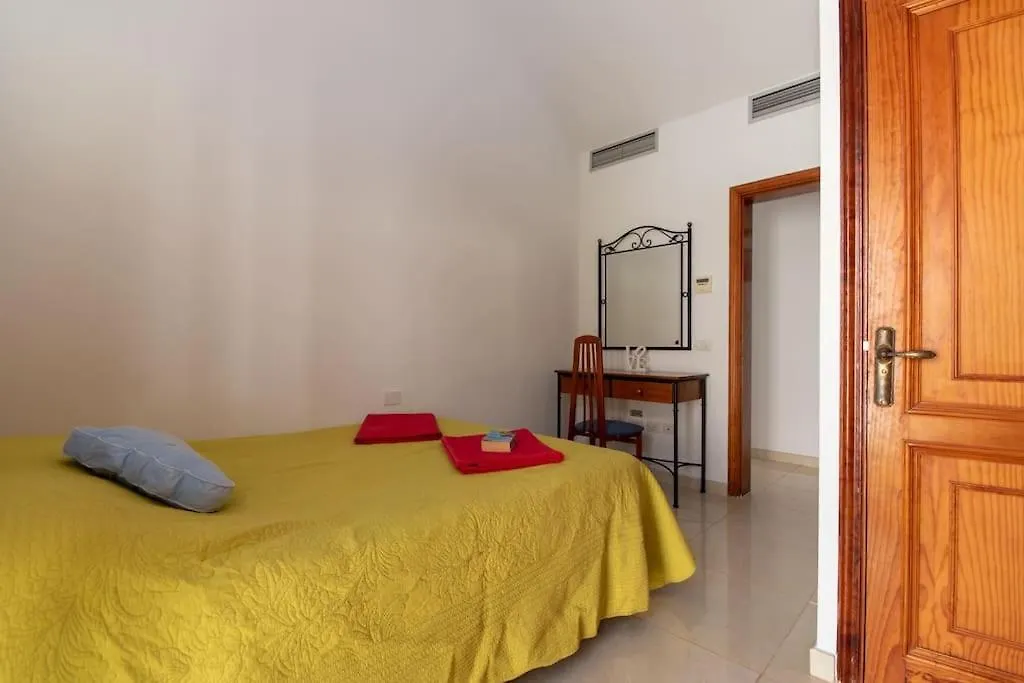 Villa Maya. Attractive Modern 4 Bedroom Villa Callao Salvaje
