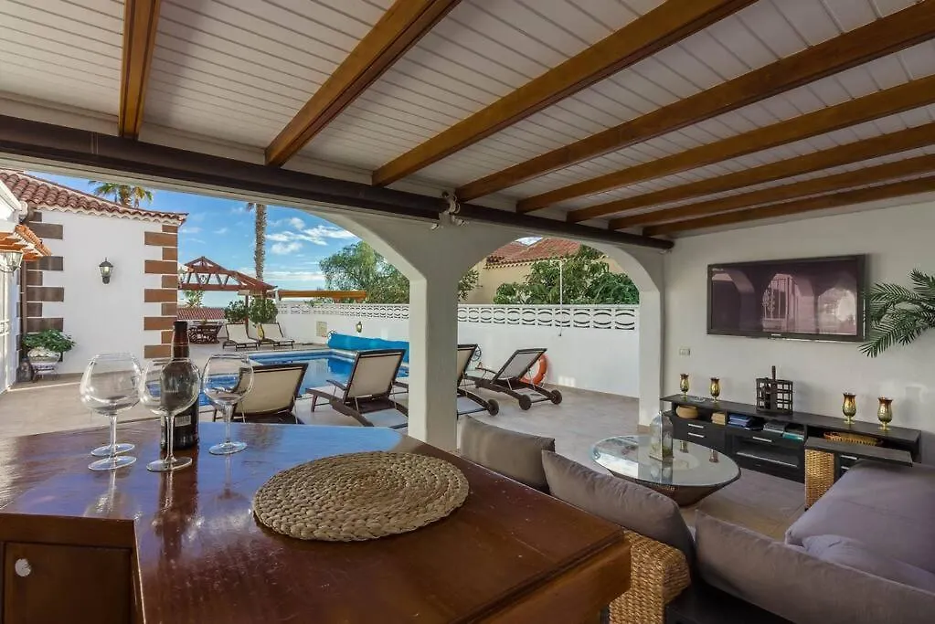 Villa Maya. Attractive Modern 4 Bedroom Villa Callao Salvaje Hiszpania