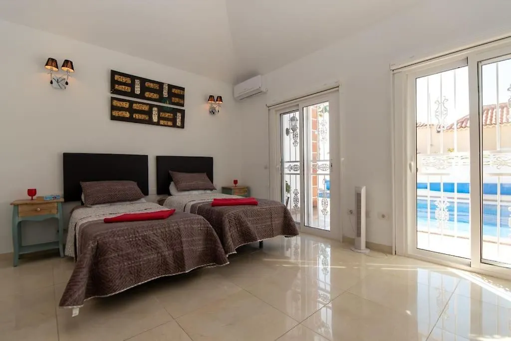 Villa Maya. Attractive Modern 4 Bedroom Villa Callao Salvaje