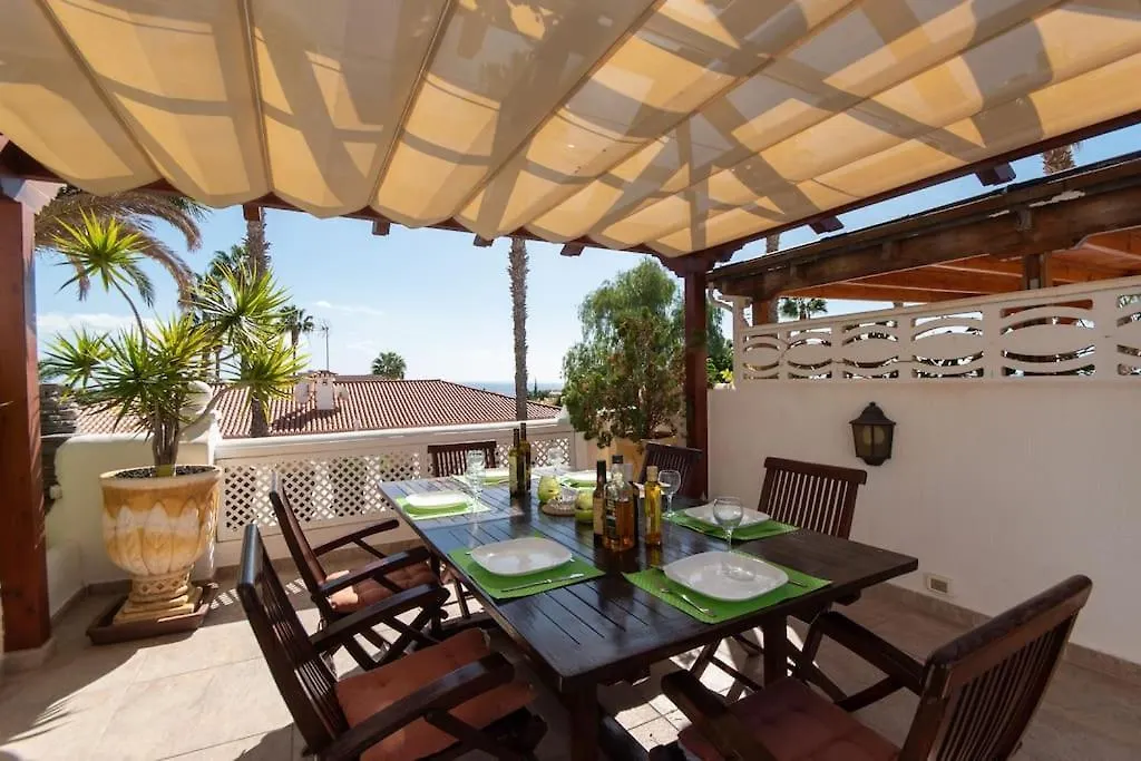 Villa Maya. Attractive Modern 4 Bedroom Villa Callao Salvaje 0*,  Hiszpania