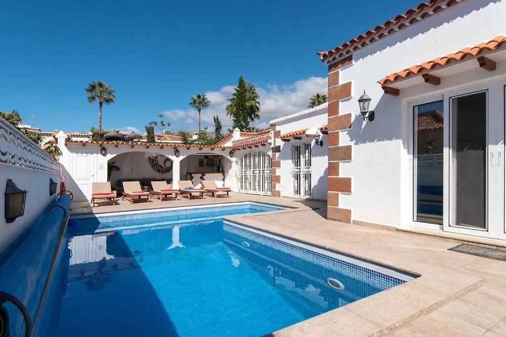 Villa Maya. Attractive Modern 4 Bedroom Villa Callao Salvaje